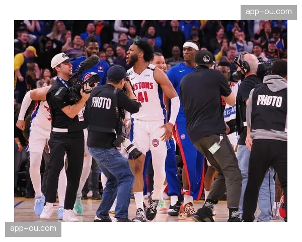 南特绝杀球引发VAR长时间复核，相关话题登顶法国区推特趋势