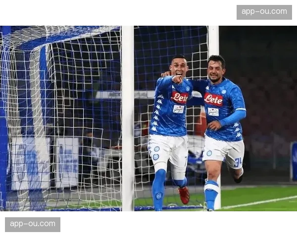 半场:那不勒斯1-0卡利亚里,克瓦拉茨赫利亚频繁内切搅乱防线 半场:那不勒斯1-0卡利亚里,克瓦拉茨赫利亚频繁内切搅乱防线